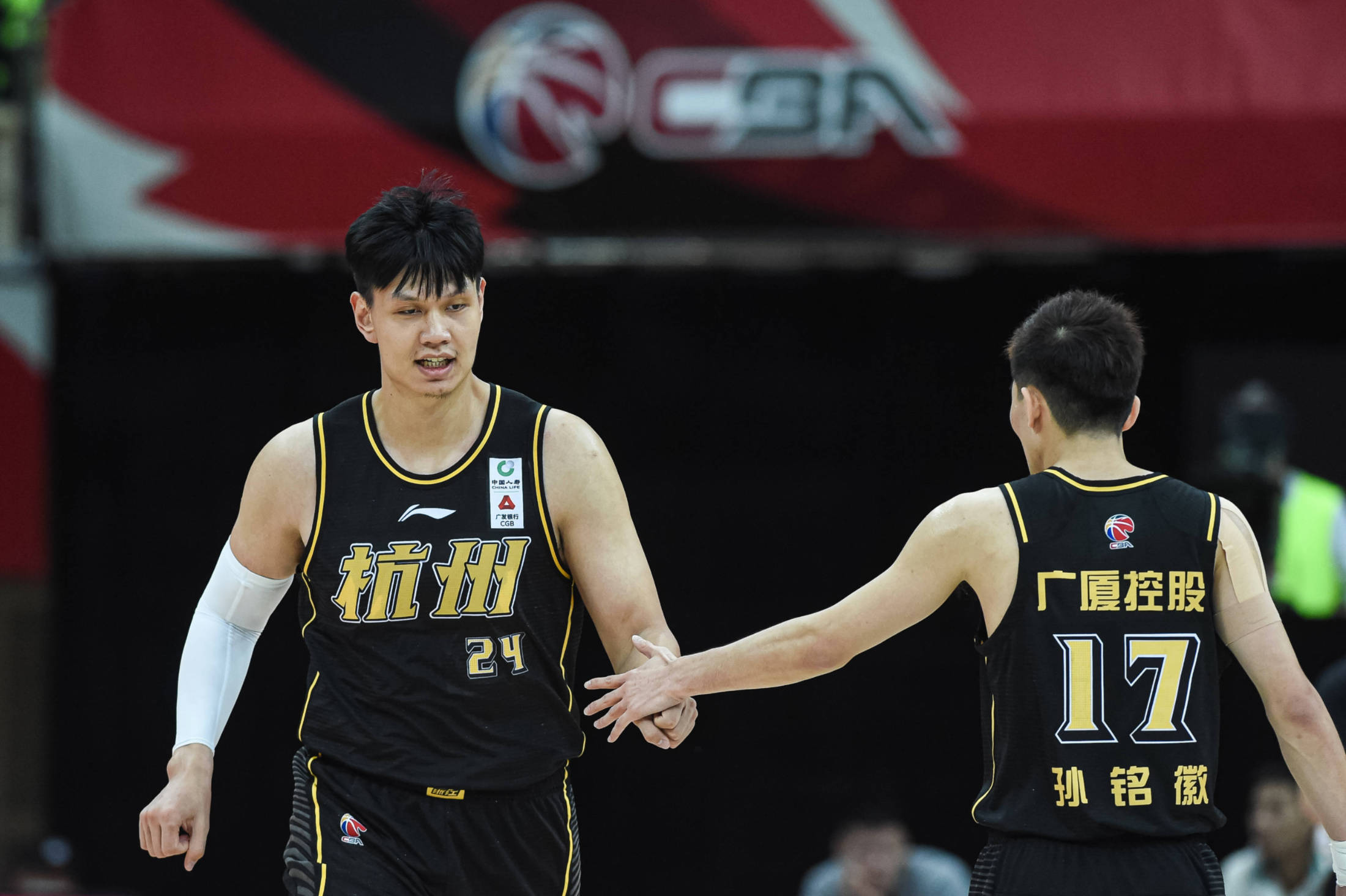 新疆天山雄狮逆转浙江广厦，逐渐回暖