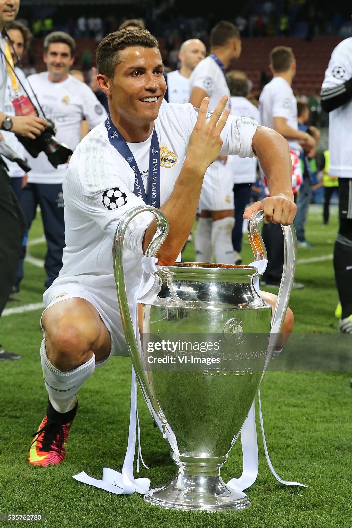 C罗爆冷击败皇家马德里，关键助攻震惊全场！