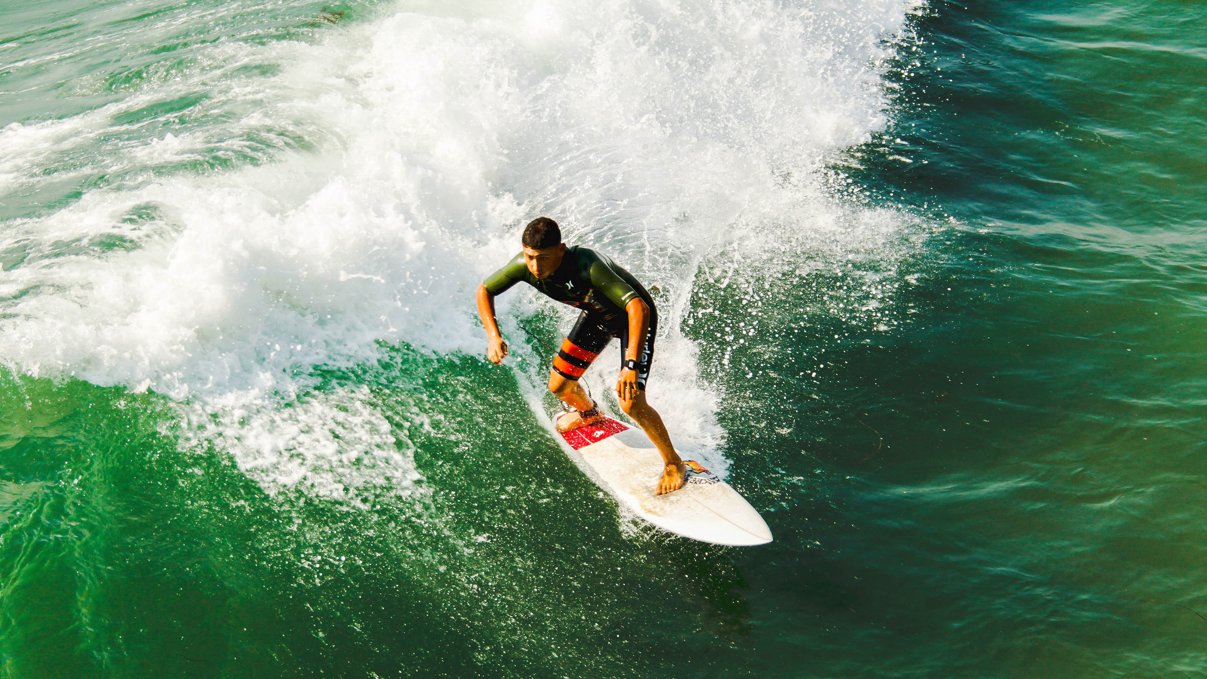 领先优势明显首场状态出色，湖人观众沸腾！，穆古鲁扎重返赛场热度持续攀升